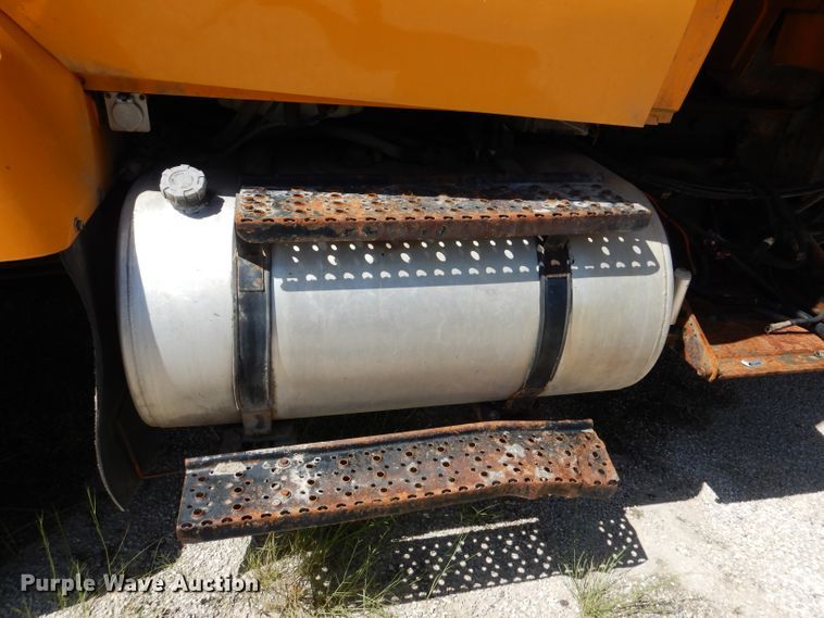 image for item DM1385 2006 International WorkStar 7400  dump truck