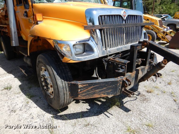 image for item DM1385 2006 International WorkStar 7400  dump truck