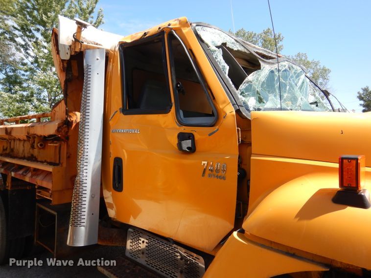 image for item DM1385 2006 International WorkStar 7400  dump truck