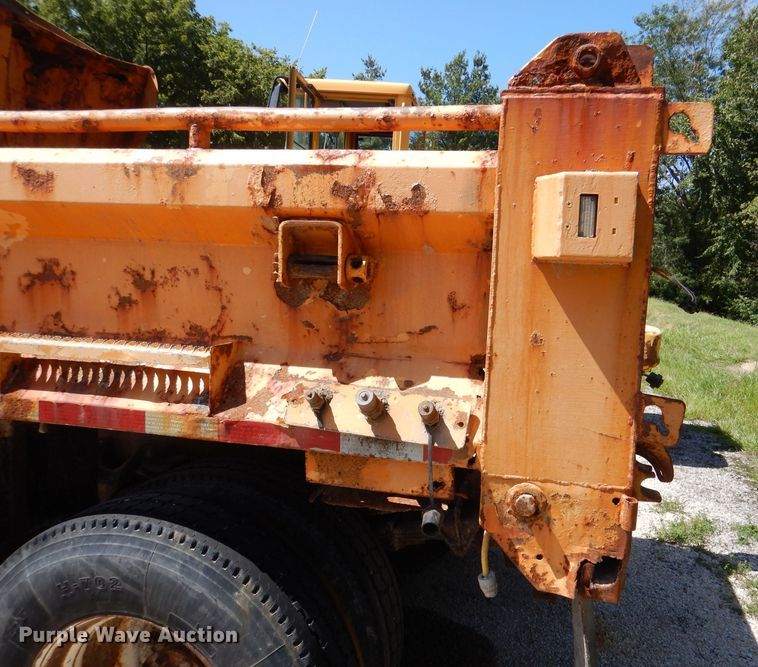 image for item DM1385 2006 International WorkStar 7400  dump truck