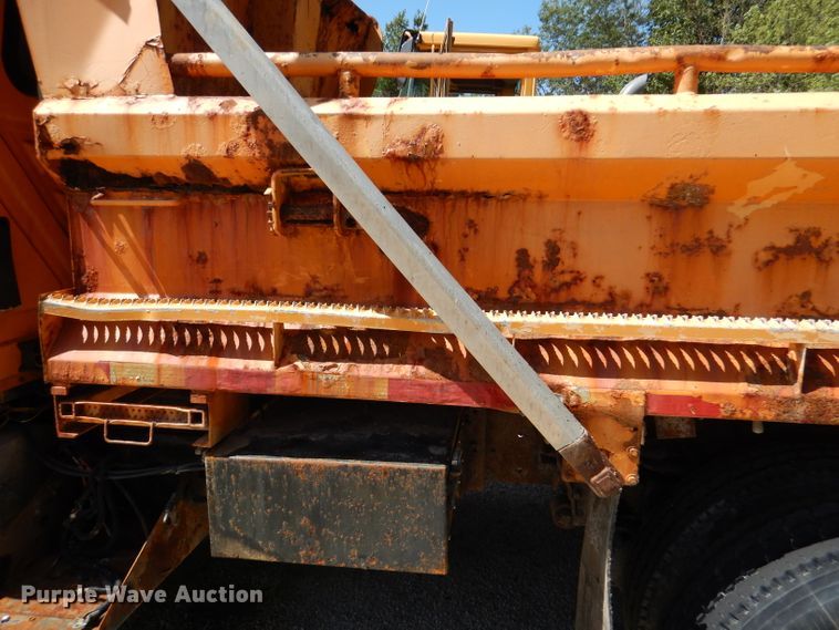 image for item DM1385 2006 International WorkStar 7400  dump truck