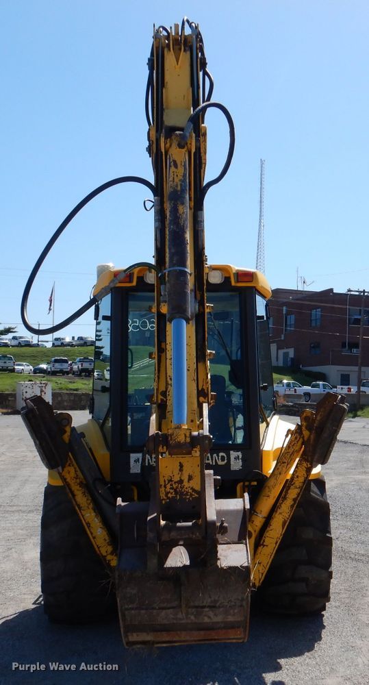 image for item DM1386 2002 New Holland LB110B  backhoe