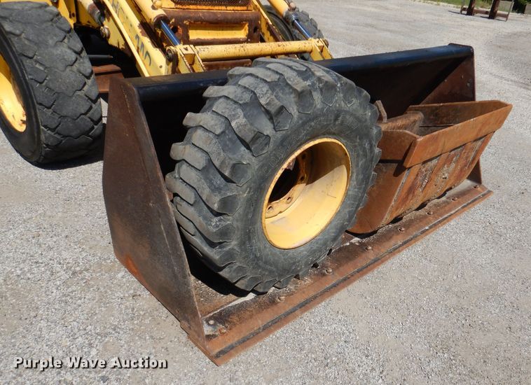 image for item DM1386 2002 New Holland LB110B  backhoe