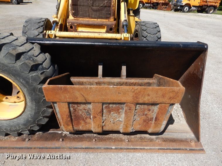 image for item DM1386 2002 New Holland LB110B  backhoe