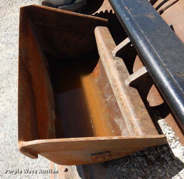 image for item DM1386 2002 New Holland LB110B  backhoe