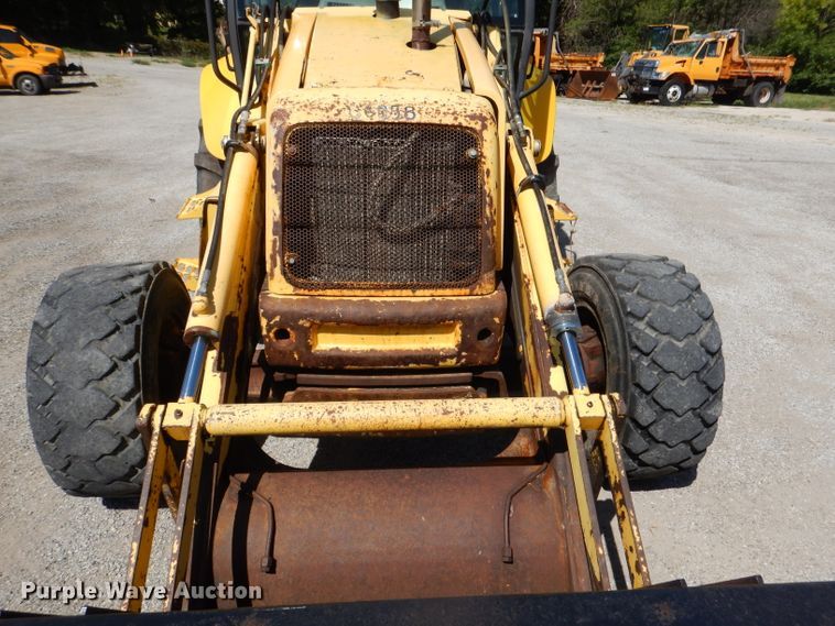 image for item DM1386 2002 New Holland LB110B  backhoe