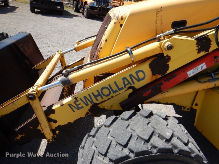 image for item DM1386 2002 New Holland LB110B  backhoe