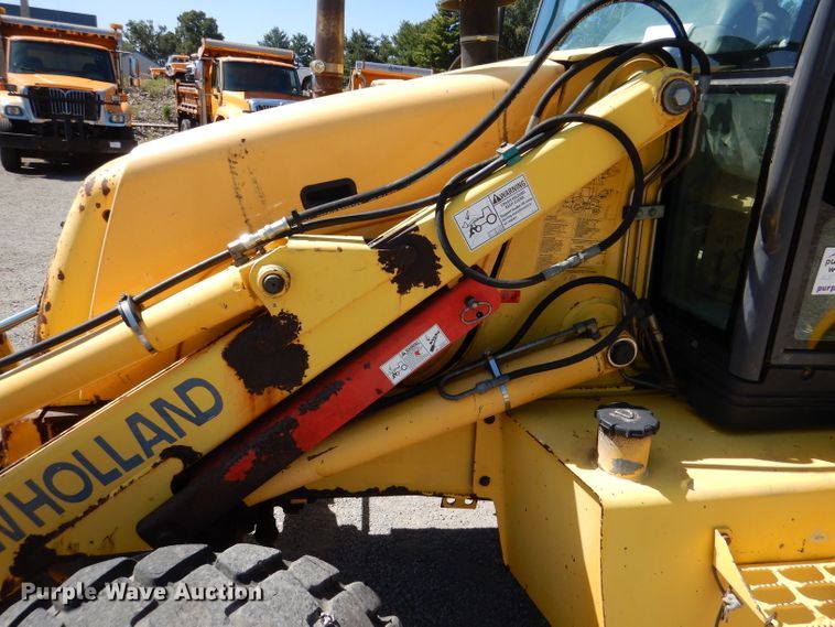 image for item DM1386 2002 New Holland LB110B  backhoe