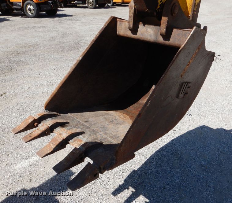 image for item DM1386 2002 New Holland LB110B  backhoe