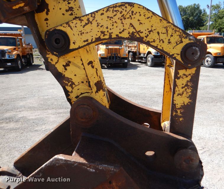 image for item DM1386 2002 New Holland LB110B  backhoe