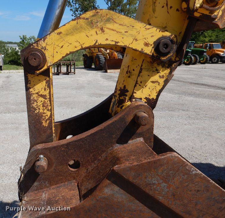 image for item DM1386 2002 New Holland LB110B  backhoe
