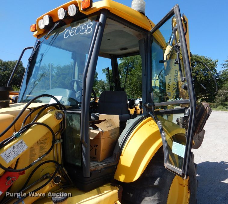 image for item DM1386 2002 New Holland LB110B  backhoe