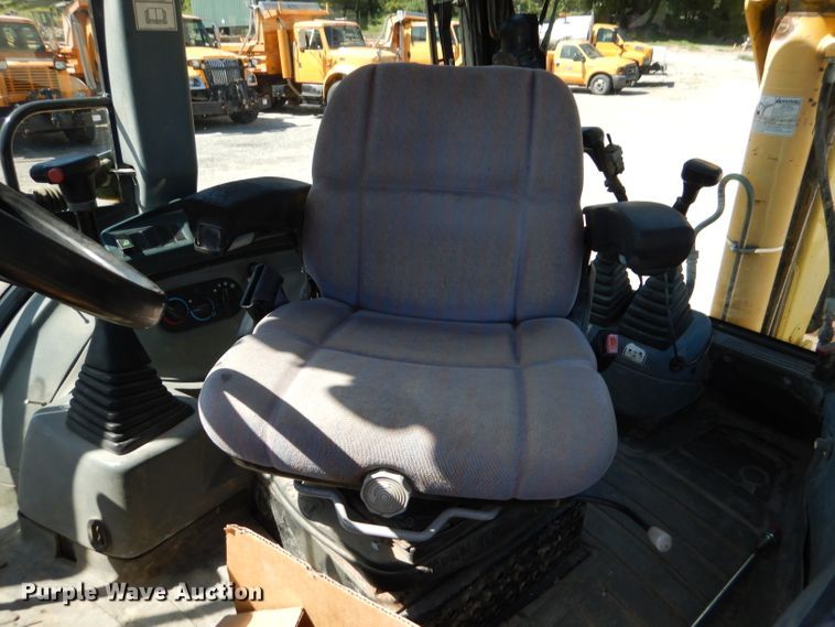 image for item DM1386 2002 New Holland LB110B  backhoe