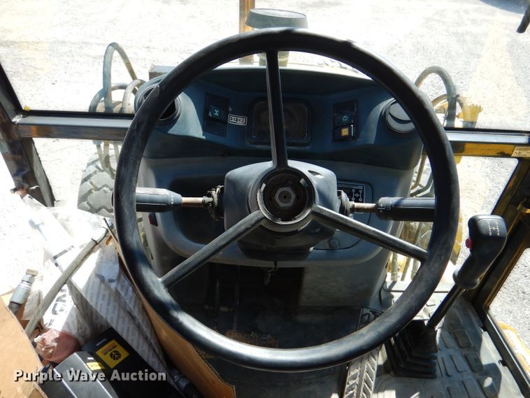 image for item DM1386 2002 New Holland LB110B  backhoe