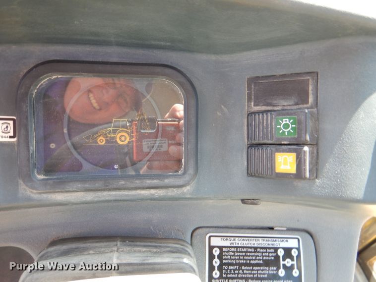 image for item DM1386 2002 New Holland LB110B  backhoe