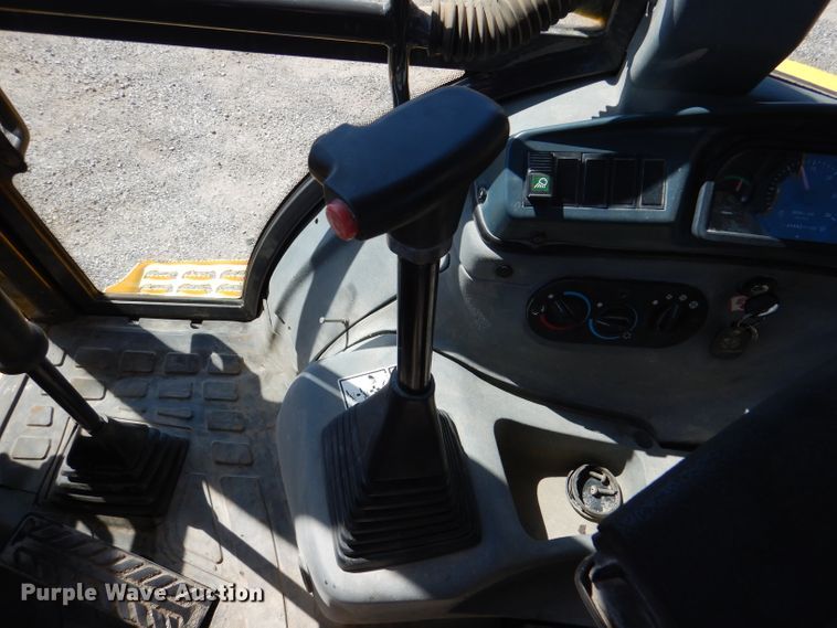 image for item DM1386 2002 New Holland LB110B  backhoe