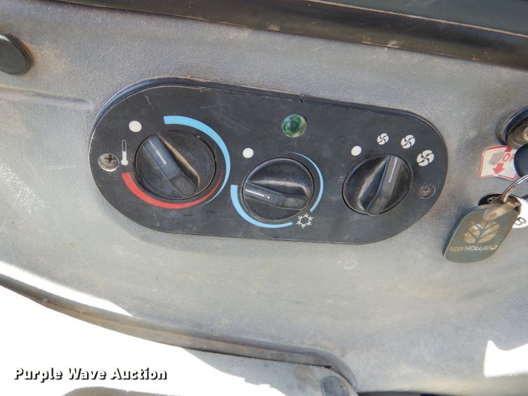 image for item DM1386 2002 New Holland LB110B  backhoe