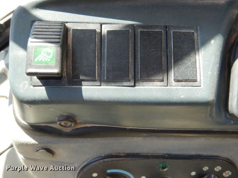 image for item DM1386 2002 New Holland LB110B  backhoe