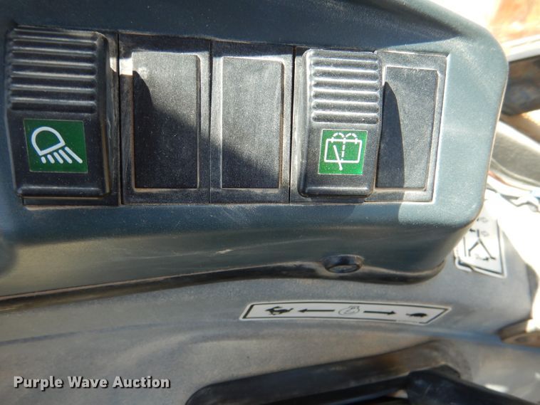 image for item DM1386 2002 New Holland LB110B  backhoe