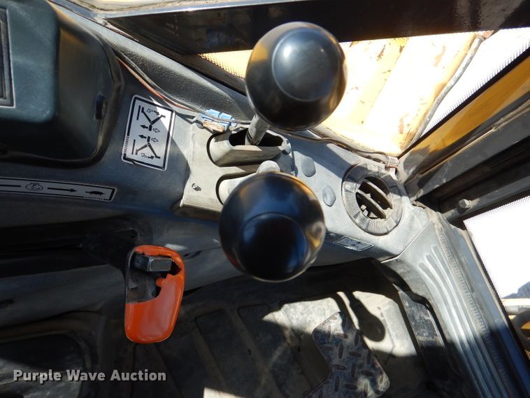 image for item DM1386 2002 New Holland LB110B  backhoe