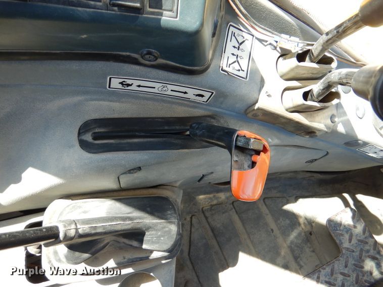 image for item DM1386 2002 New Holland LB110B  backhoe