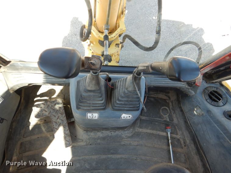 image for item DM1386 2002 New Holland LB110B  backhoe
