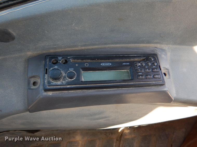 image for item DM1386 2002 New Holland LB110B  backhoe