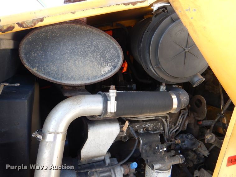 image for item DM1386 2002 New Holland LB110B  backhoe