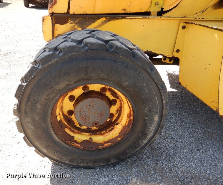 image for item DM1386 2002 New Holland LB110B  backhoe