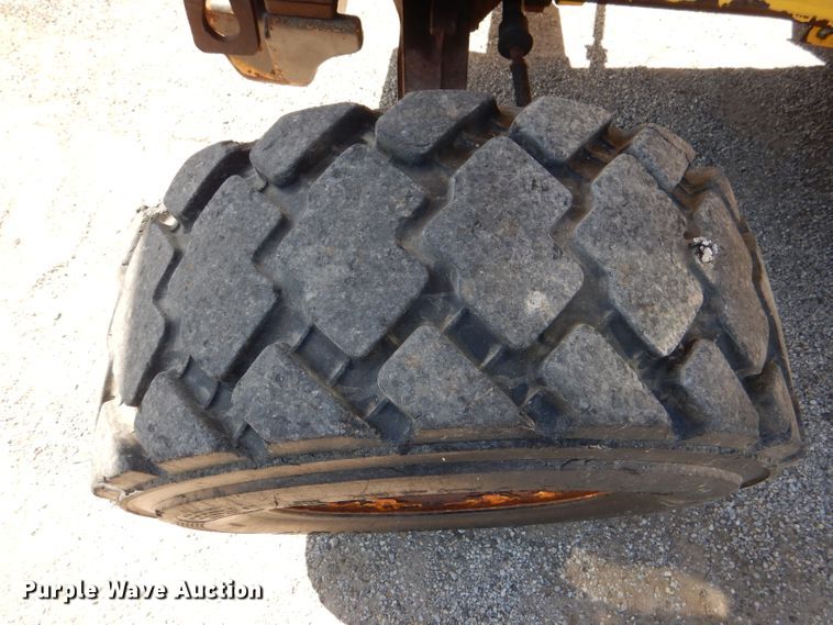 image for item DM1386 2002 New Holland LB110B  backhoe