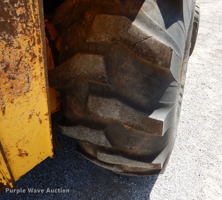 image for item DM1386 2002 New Holland LB110B  backhoe