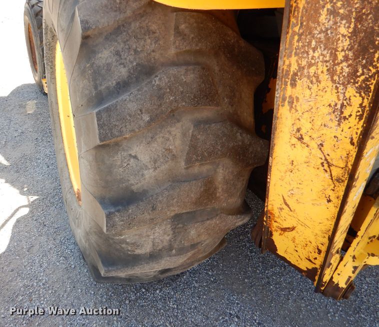 image for item DM1386 2002 New Holland LB110B  backhoe