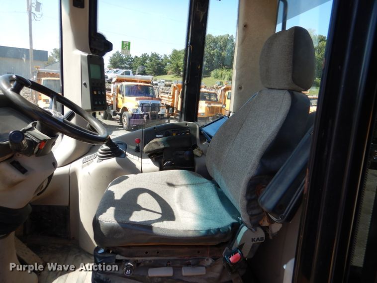 image for item DM1389 2006 New Holland LW130B  wheel loader