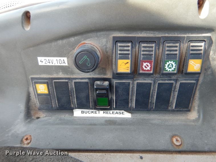 image for item DM1389 2006 New Holland LW130B  wheel loader