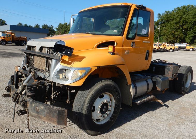 image for item DM1394 2006 International WorkStar 7400  truck cab and chassis