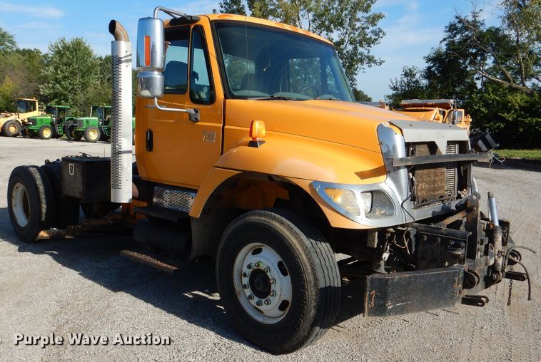 image for item DM1394 2006 International WorkStar 7400  truck cab and chassis