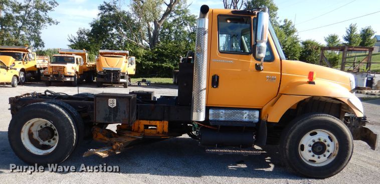 image for item DM1394 2006 International WorkStar 7400  truck cab and chassis