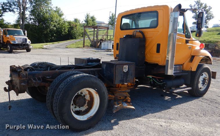 image for item DM1394 2006 International WorkStar 7400  truck cab and chassis