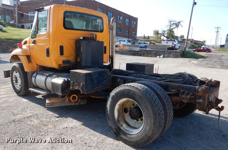 image for item DM1394 2006 International WorkStar 7400  truck cab and chassis