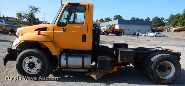 image for item DM1394 2006 International WorkStar 7400  truck cab and chassis