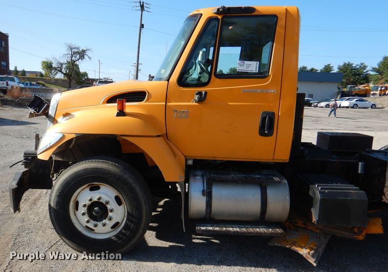 image for item DM1394 2006 International WorkStar 7400  truck cab and chassis