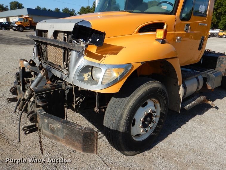 image for item DM1394 2006 International WorkStar 7400  truck cab and chassis