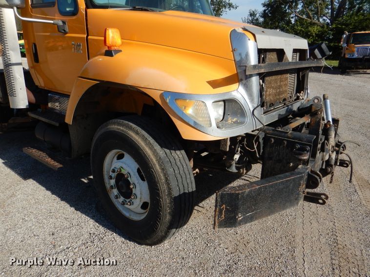 image for item DM1394 2006 International WorkStar 7400  truck cab and chassis