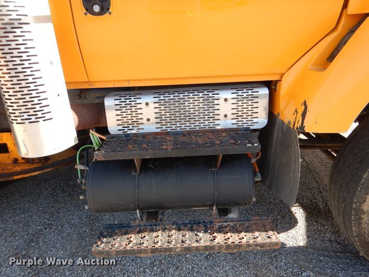 image for item DM1394 2006 International WorkStar 7400  truck cab and chassis