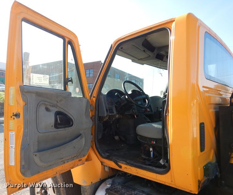 image for item DM1394 2006 International WorkStar 7400  truck cab and chassis