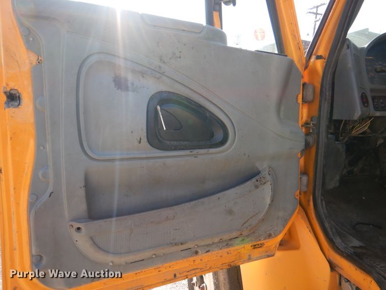 image for item DM1394 2006 International WorkStar 7400  truck cab and chassis