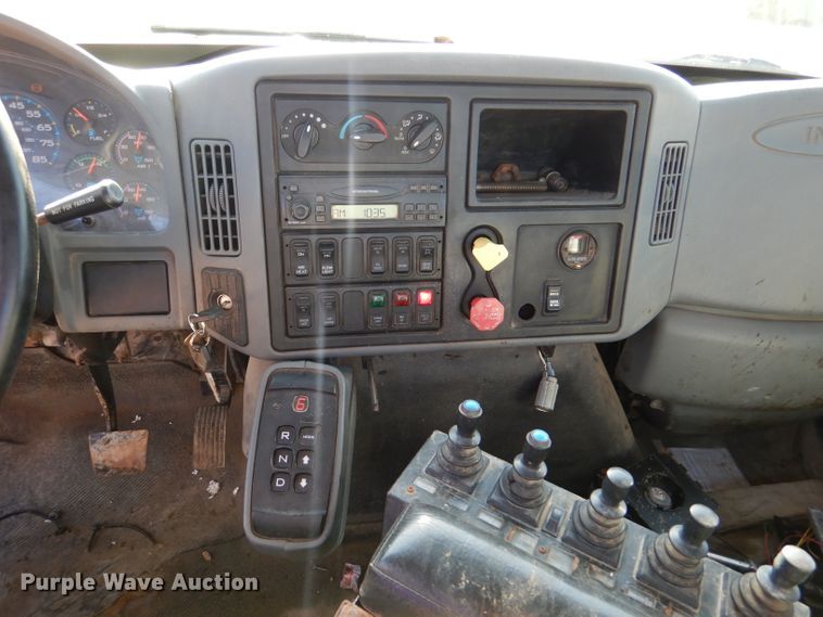 image for item DM1394 2006 International WorkStar 7400  truck cab and chassis