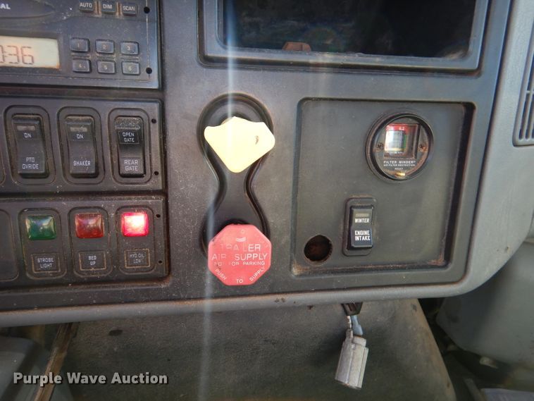 image for item DM1394 2006 International WorkStar 7400  truck cab and chassis