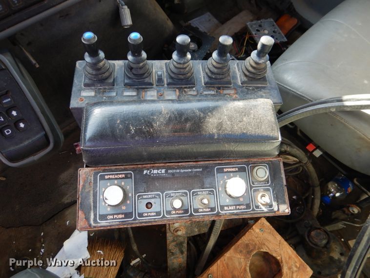 image for item DM1394 2006 International WorkStar 7400  truck cab and chassis