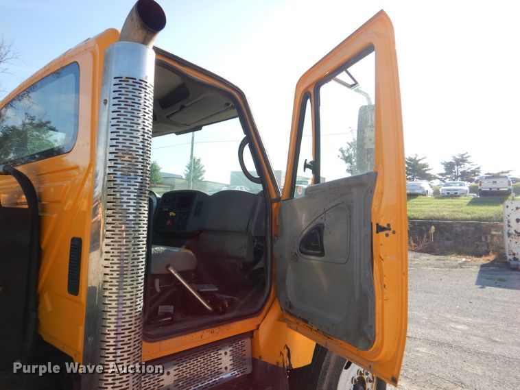 image for item DM1394 2006 International WorkStar 7400  truck cab and chassis